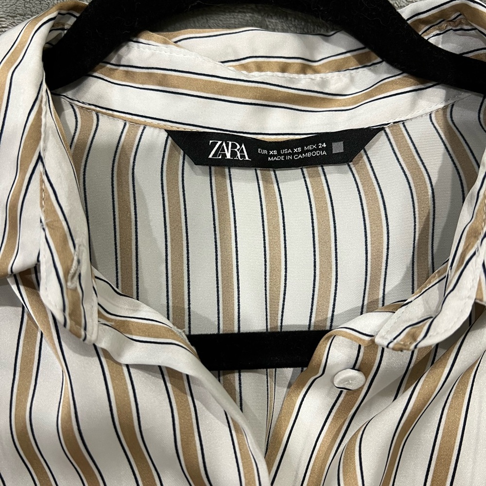 Zara oversized satin button down - Picture 2 of 3
